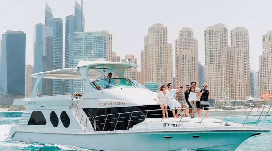 1 Hour Dubai Marina Exclusive Yacht