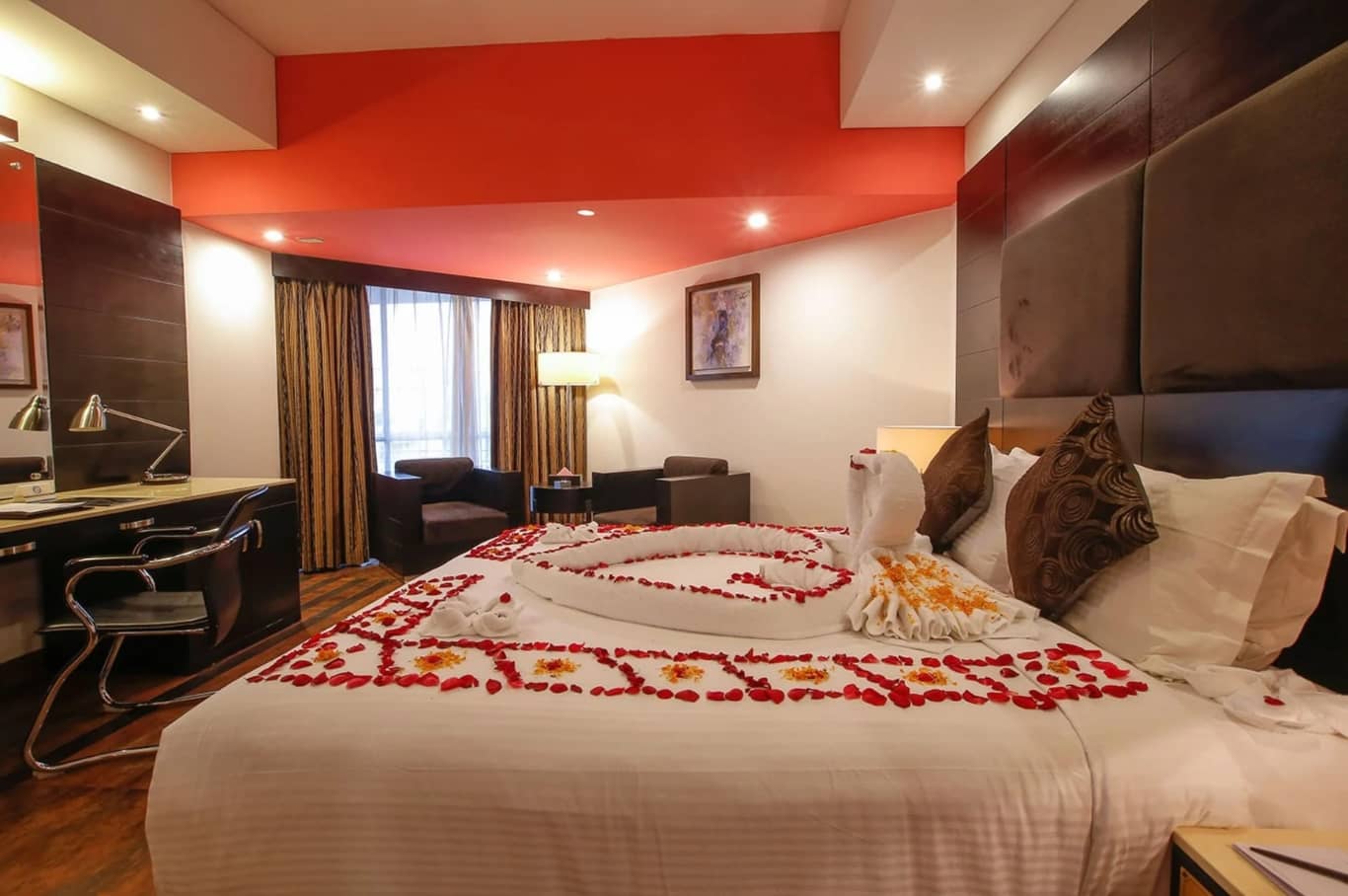 Dubai Luxury Honeymoon Package 5 Nights 6 Days Romantic decorated Room