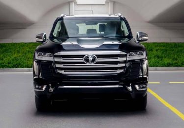 Renting Toyota Land Cruiser 4x4 SUV in Dubai Front View