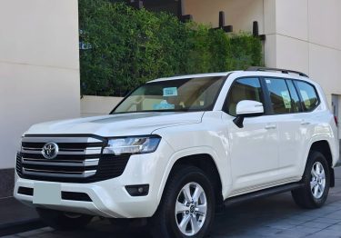 Private Transfer from Dubai to Muscat Oman Chauffeur Service luxury car travel