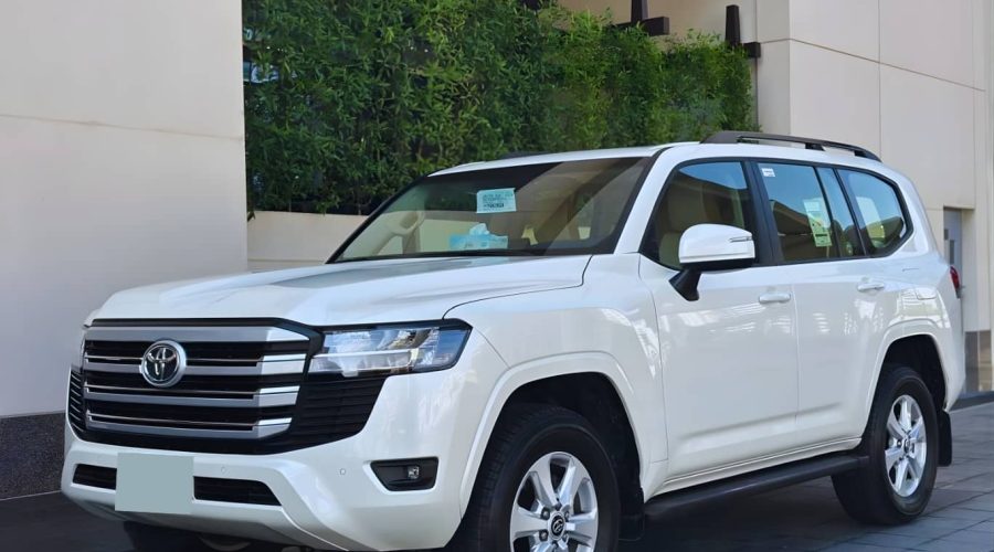 Private Transfer from Dubai to Muscat Oman Chauffeur Service luxury car travel